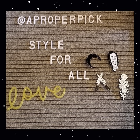 Set of 4 Macabre Brooches/Pins - Picture 2 of 4